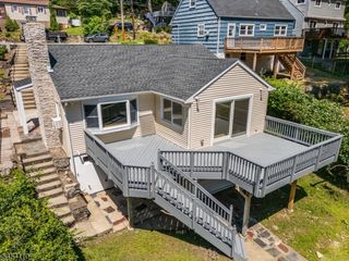 235 Skyline Lake Dr, Ringwood Boro, NJ 07456