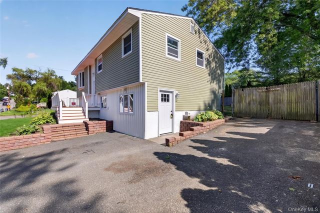 42 Crestwood Lane, Farmingville, NY 11738