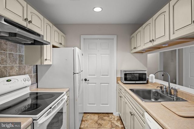 1108 MARESFIELD CT, Marlton, NJ 08053