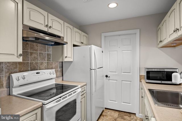 1108 MARESFIELD CT, Marlton, NJ 08053