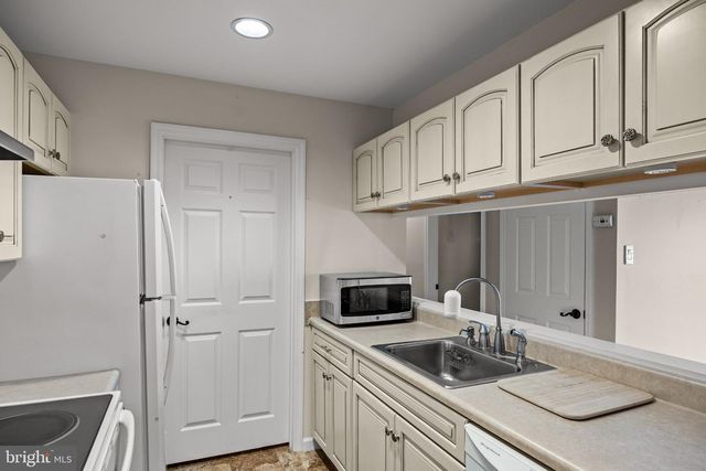 1108 MARESFIELD CT, Marlton, NJ 08053