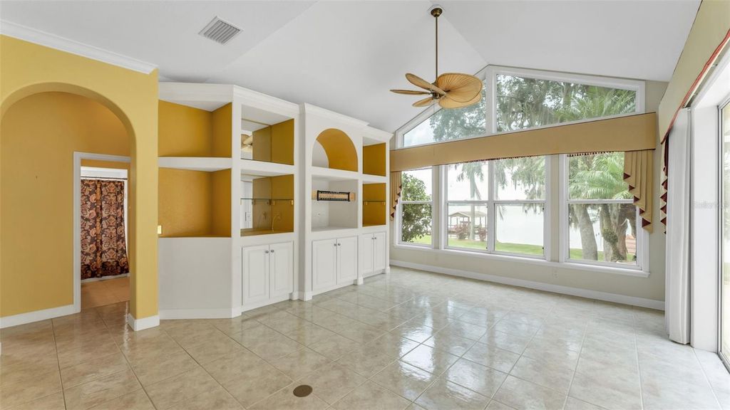 Image 15 of property listing at 226 RUBY LAKE LANE, Winter Haven, FL 33884