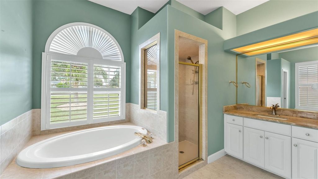 Image 24 of property listing at 226 RUBY LAKE LANE, Winter Haven, FL 33884