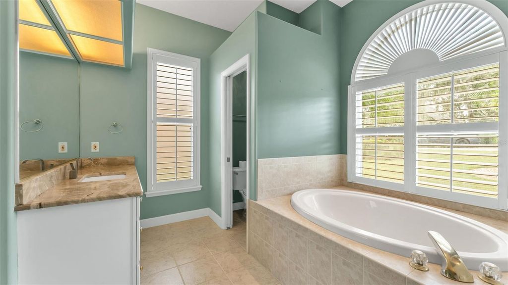 Image 25 of property listing at 226 RUBY LAKE LANE, Winter Haven, FL 33884