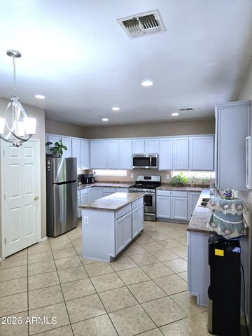8590 W CINNABAR Avenue, Peoria, AZ 85345