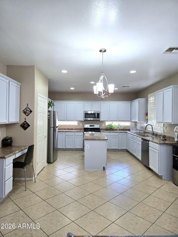 8590 W CINNABAR Avenue, Peoria, AZ 85345