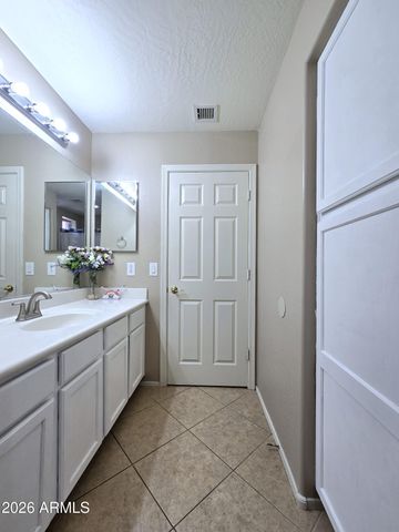 8590 W CINNABAR Avenue, Peoria, AZ 85345