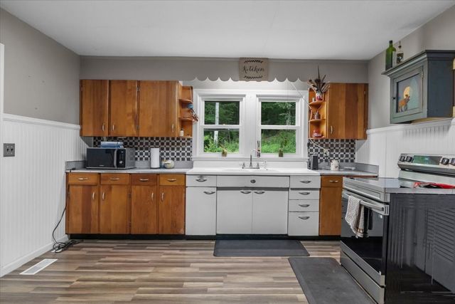 2035 Skyview Dr, Centerville, TN 37033
