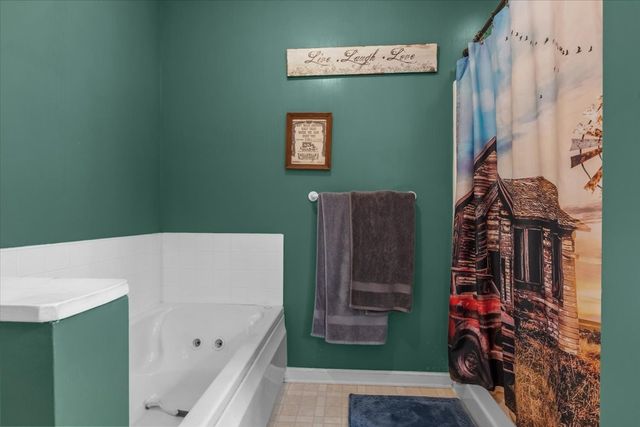 2035 Skyview Dr, Centerville, TN 37033