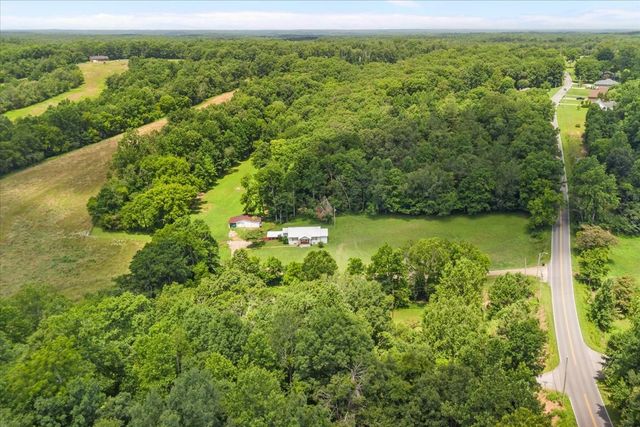 2035 Skyview Dr, Centerville, TN 37033