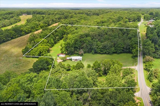 2035 Skyview Dr, Centerville, TN 37033