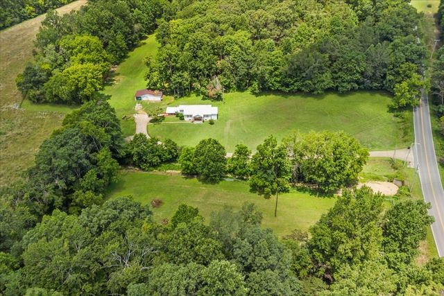 2035 Skyview Dr, Centerville, TN 37033