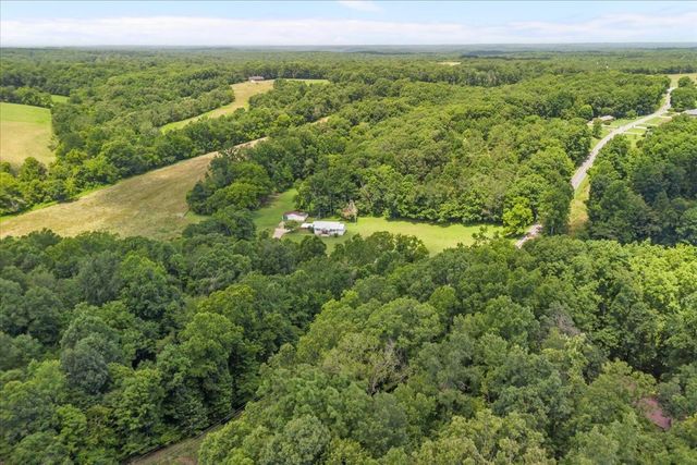 2035 Skyview Dr, Centerville, TN 37033