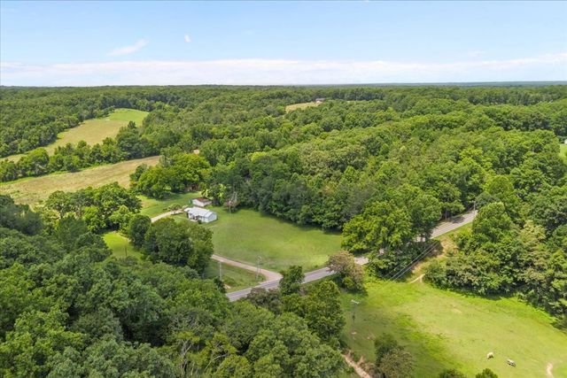 2035 Skyview Dr, Centerville, TN 37033