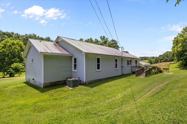 2035 Skyview Dr, Centerville, TN 37033