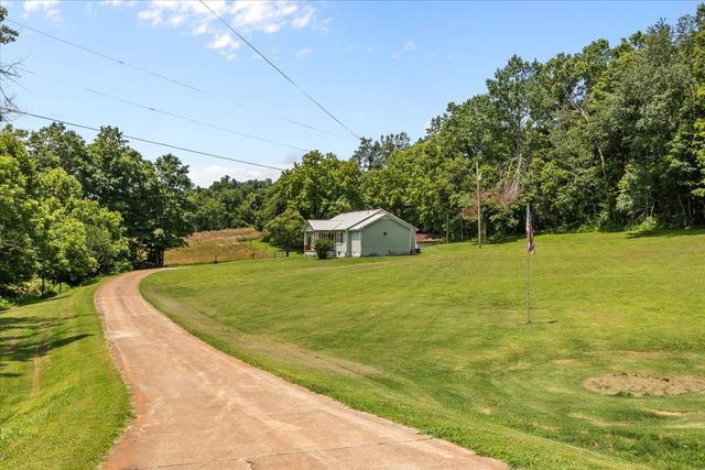 2035 Skyview Dr, Centerville, TN 37033