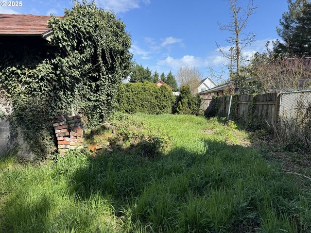 240 Se DAVIS St, Mc Minnville, OR 97128