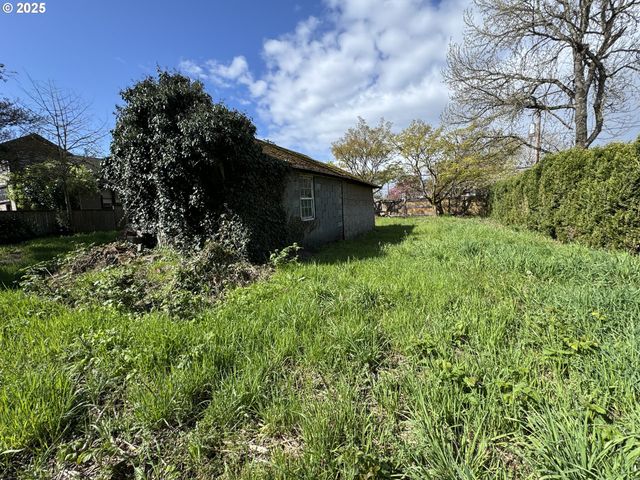 240 Se DAVIS St, Mc Minnville, OR 97128