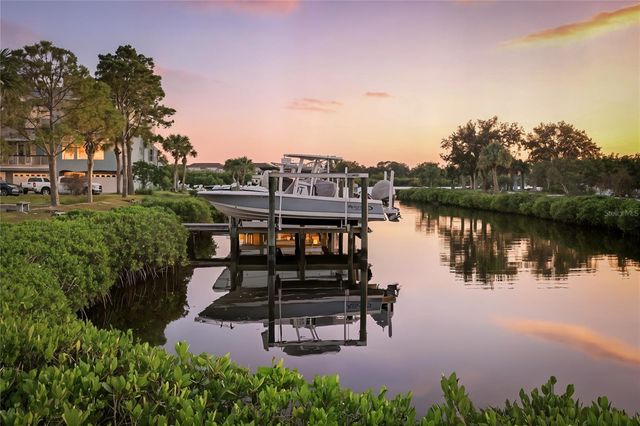 1197 FLYING FISH LANE, Tarpon Springs, FL 34689