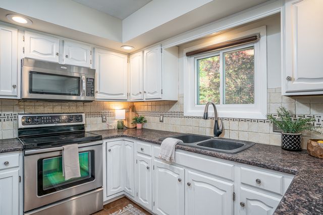 1705 Prairie Vista Circle, Bettendorf, IA 52722