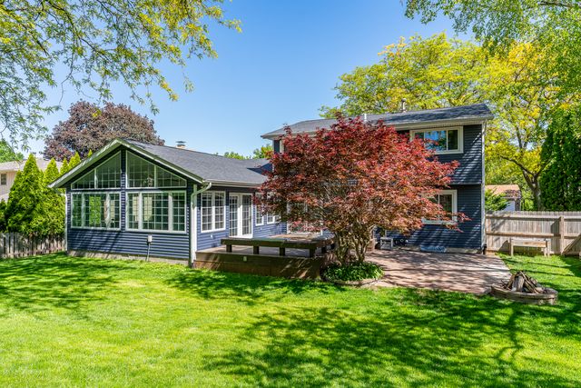 1705 Prairie Vista Circle, Bettendorf, IA 52722