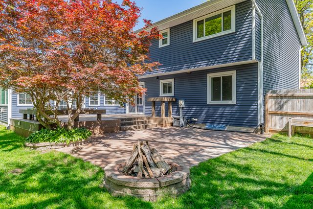1705 Prairie Vista Circle, Bettendorf, IA 52722