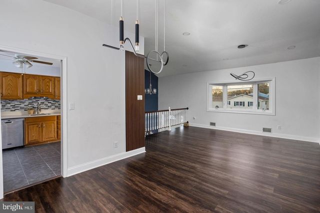 46 CARL SANDBURG RD, Trenton, NJ 08690