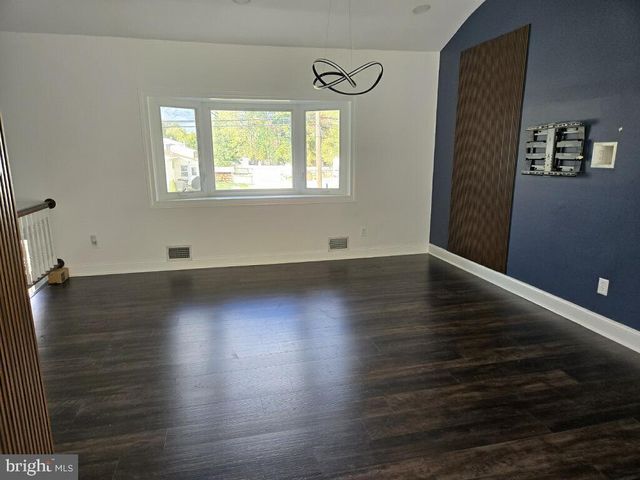46 CARL SANDBURG RD, Trenton, NJ 08690
