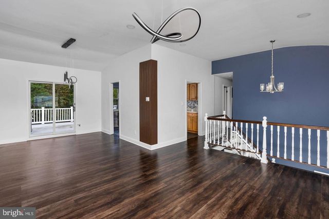 46 CARL SANDBURG RD, Trenton, NJ 08690