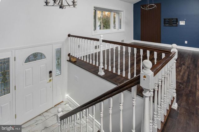 46 CARL SANDBURG RD, Trenton, NJ 08690