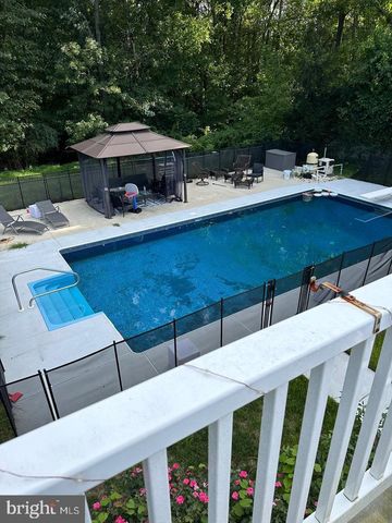 46 CARL SANDBURG RD, Trenton, NJ 08690