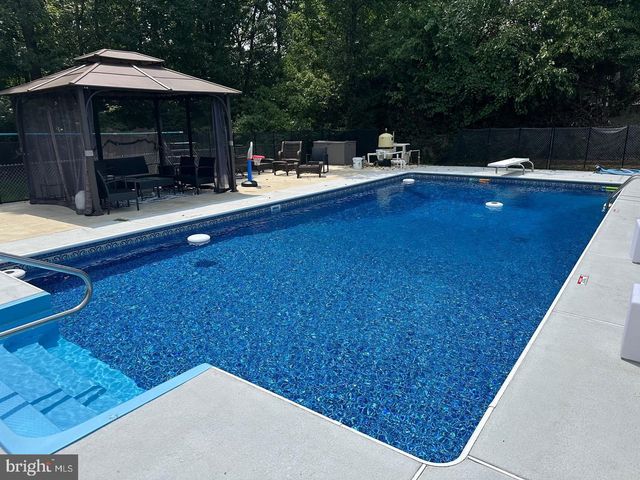 46 CARL SANDBURG RD, Trenton, NJ 08690