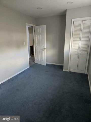 46 CARL SANDBURG RD, Trenton, NJ 08690