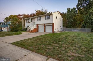 46 CARL SANDBURG RD, Trenton, NJ 08690
