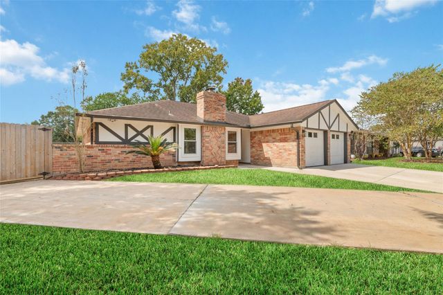 2500 Parkway Avenue, Rosenberg, TX 77471
