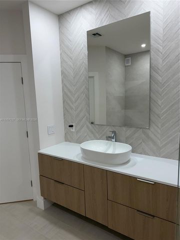 7476 NW 113th Path, Doral, FL 33178