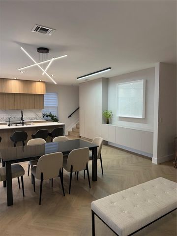 7476 NW 113th Path, Doral, FL 33178