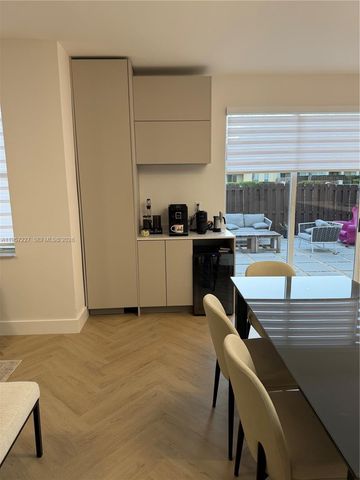 7476 NW 113th Path, Doral, FL 33178