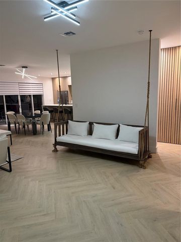 7476 NW 113th Path, Doral, FL 33178