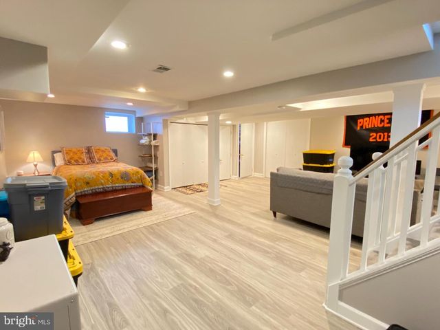 1406 N GLEBE RD N, Arlington, VA 22207