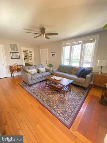 1406 N GLEBE RD N, Arlington, VA 22207