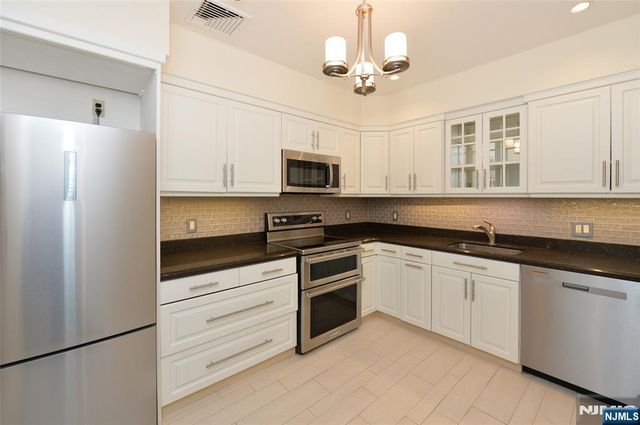 140 Bellair Road Q, Ridgewood, NJ 07450