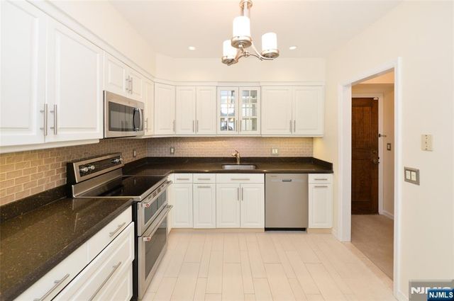 140 Bellair Road Q, Ridgewood, NJ 07450