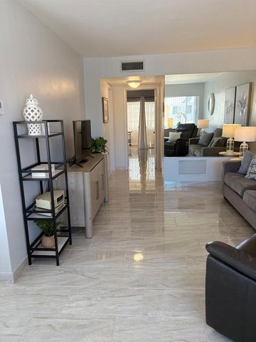 3280 Lake Osborne Drive 206, Lake Worth Beach, FL 33461