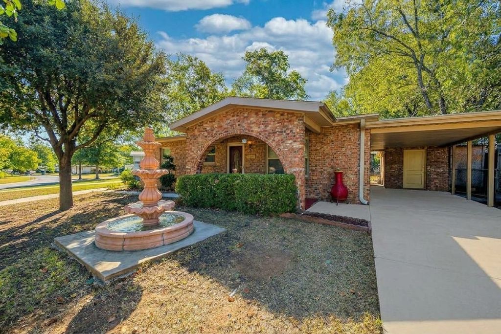 4712 Laverda Drive, Haltom City, TX 76117