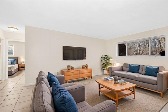 311 Pawtucket Blvd 9, Lowell, MA 01854