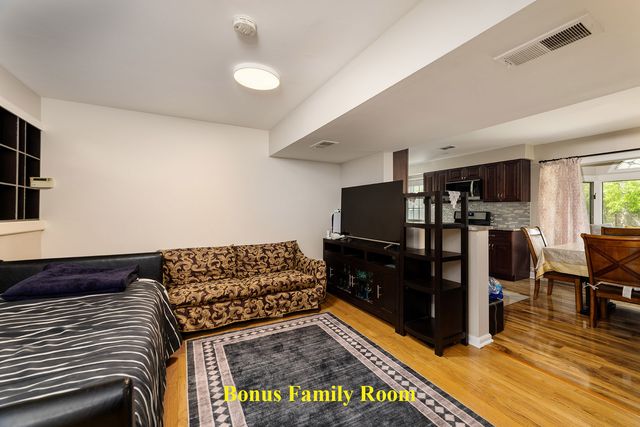 9476 Terrace Place, Des Plaines, IL 60016