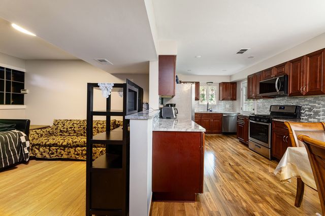 9476 Terrace Place, Des Plaines, IL 60016
