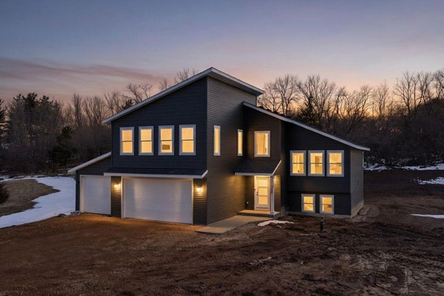 739 Magoo Road, Hudson, WI 54016