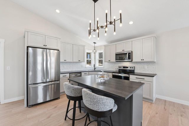 739 Magoo Road, Hudson, WI 54016